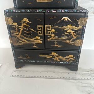 Black and Gold Jewelry Box with Scenic Design , japones vintage musical Box